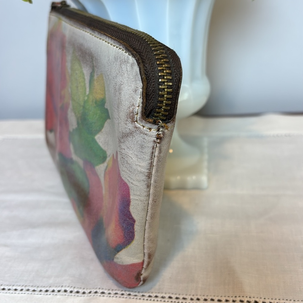 Patricia Nash Embossed Floral
Leather Clutch Wristlet Bag
Purse Zipper top - Picture 7 of 14